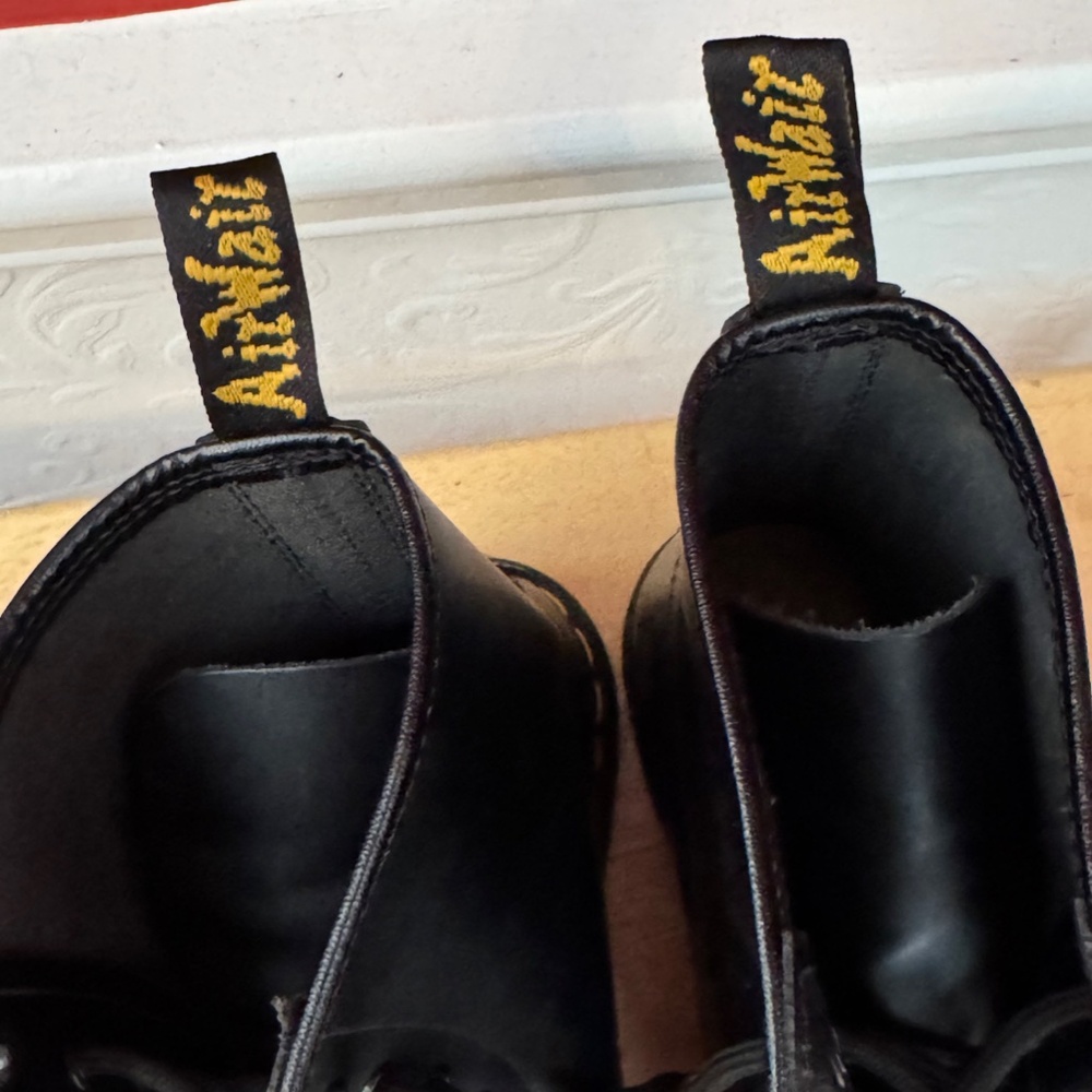 Dr. Martens Airware 1460 Women's Size 11 - Picture 5 of 6